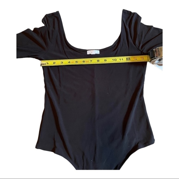 Leith DOUBLE SCOOP LONG SLEEVE THONG BODYSUIT IN BLACK - Picture 8 of 11